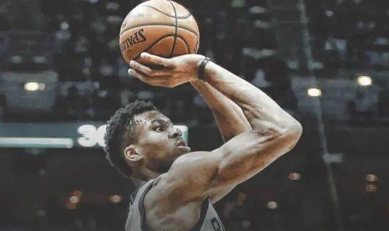 b体育- 篮网新秀隔扣字母哥引热议  